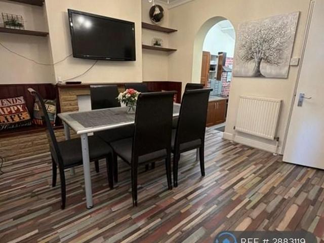5 bedroom semi detached house to rent