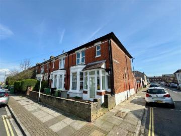 5 bedroom semi detached house to rent