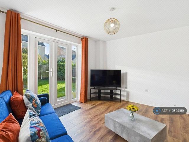 5 bedroom semi detached house to rent