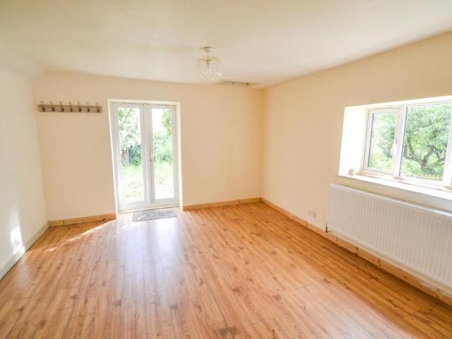 5 bedroom semi detached house to rent