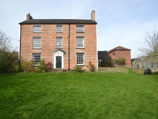 5 bedroom semi detached house to rent