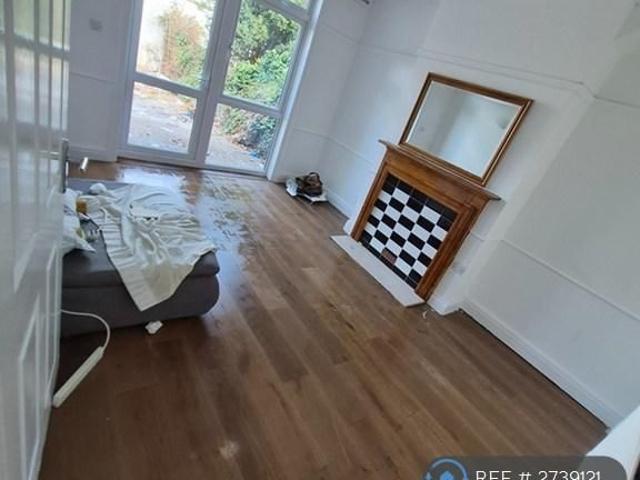 5 bedroom semi detached house to rent