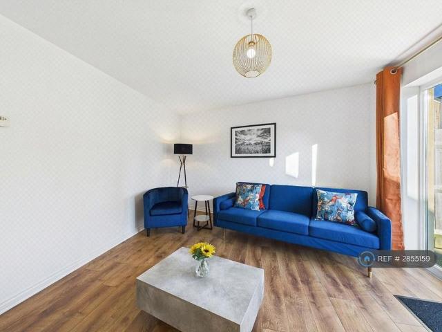 5 bedroom semi detached house to rent