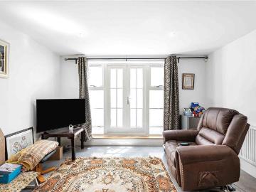 5 bedroom semi detached house to rent