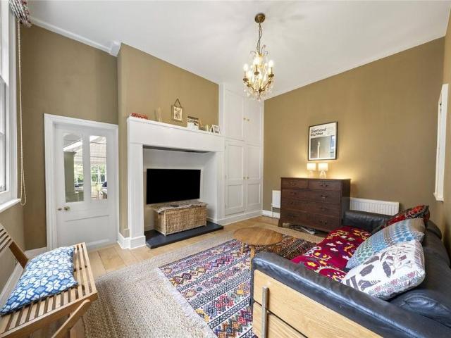 5 bedroom semi detached house to rent