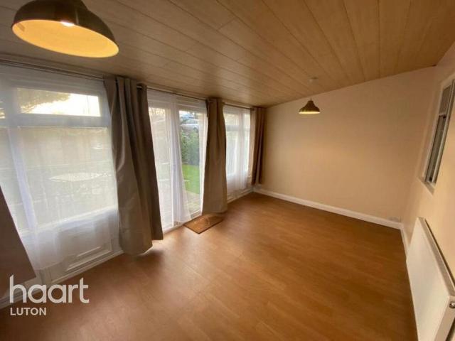 5 bedroom semi detached house to rent