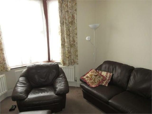 5 bedroom semi detached house to rent
