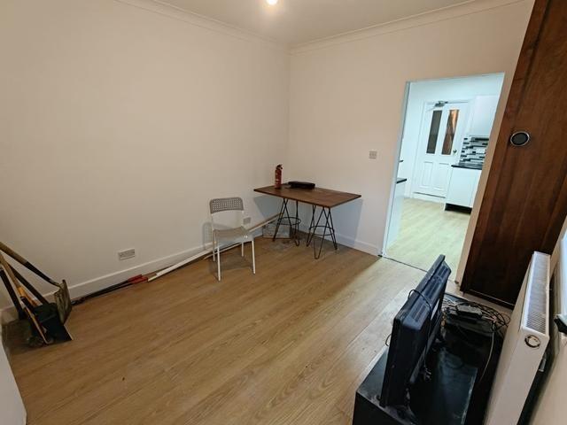 5 bedroom semi detached house to rent