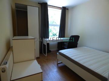 5 bedroom semi detached house to rent