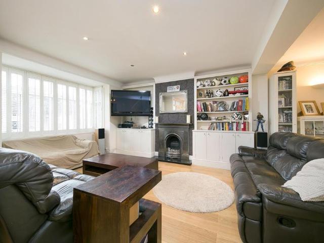 5 bedroom semi detached house to rent