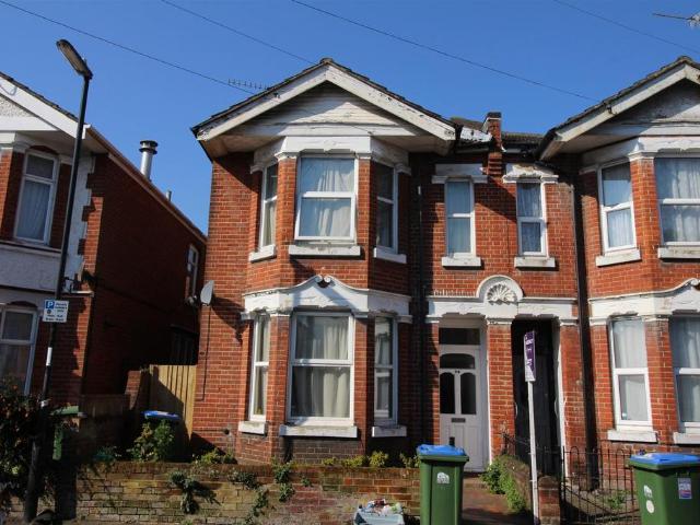 5 bedroom semi detached house to rent
