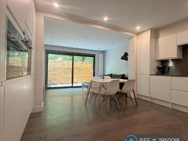 5 bedroom semi detached house to rent
