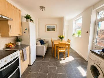 5 bedroom semi detached house to rent