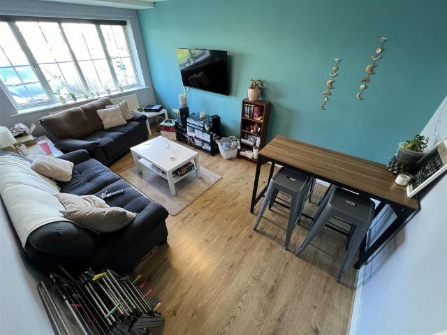 5 bedroom semi detached house to rent