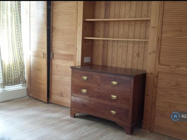 5 bedroom semi detached house to rent