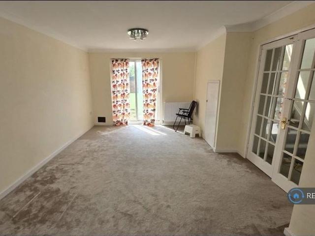 5 bedroom semi detached house to rent
