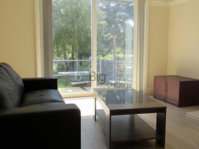 5 bedroom semi detached house to rent