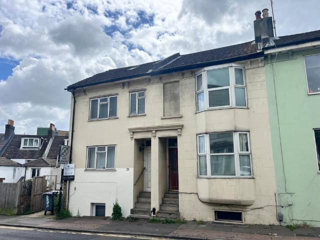 5 bedroom semi detached house to rent