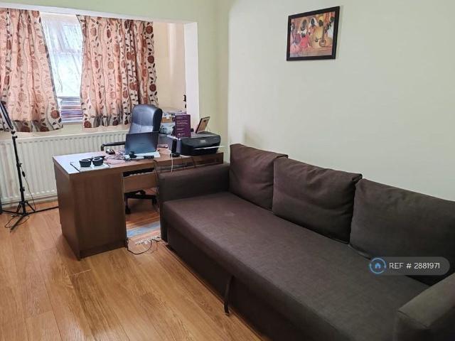 5 bedroom semi detached house to rent