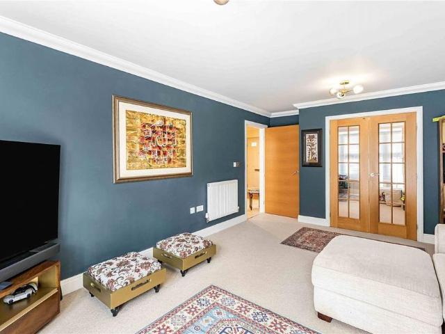 5 bedroom semi detached house to rent