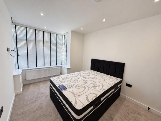 5 bedroom semi detached house to rent