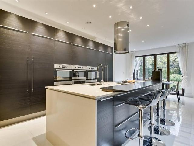 5 bedroom semi detached house to rent