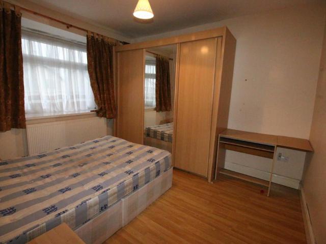 5 bedroom semi detached house to rent