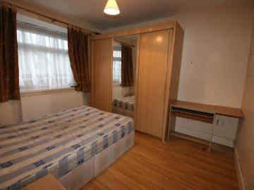 5 bedroom semi detached house to rent