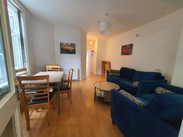 5 bedroom semi detached house to rent