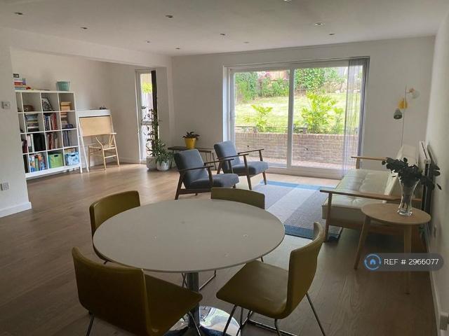 5 bedroom semi detached house to rent