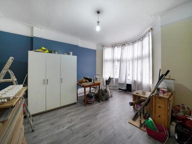 5 bedroom semi detached house to rent