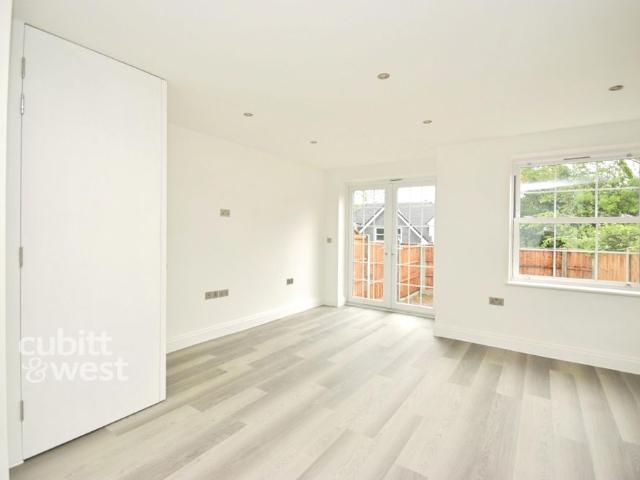5 bedroom semi detached house to rent
