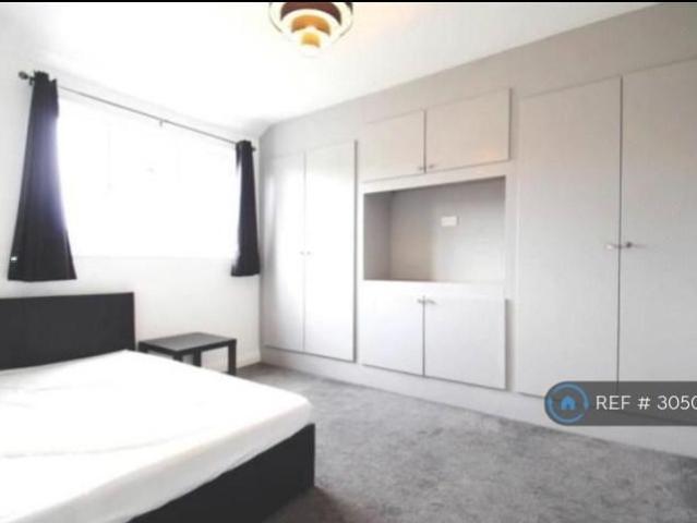5 bedroom semi detached house to rent