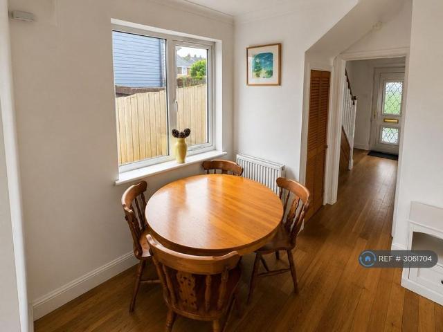 5 bedroom semi detached house to rent