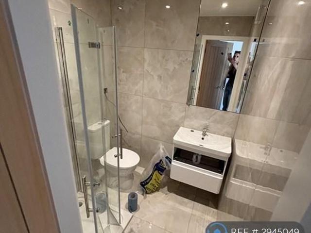 5 bedroom semi detached house to rent