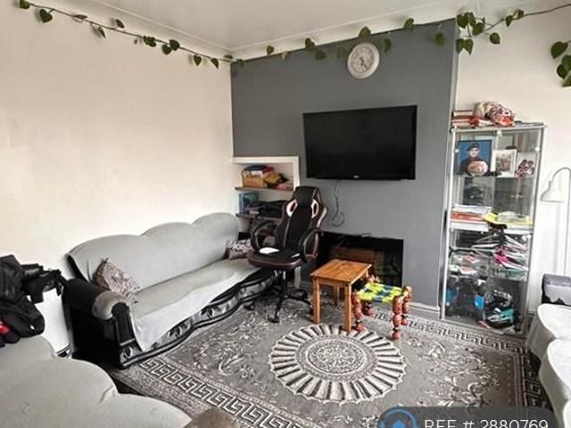 5 bedroom semi detached house to rent