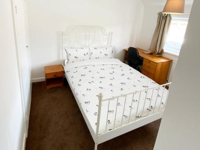 5 bedroom semi detached house to rent