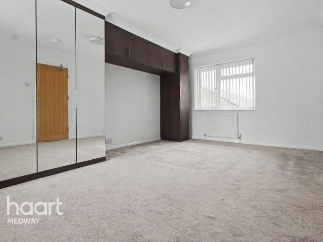 5 bedroom semi detached house to rent