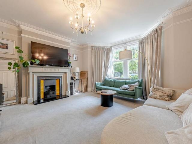 5 bedroom semi detached house to rent