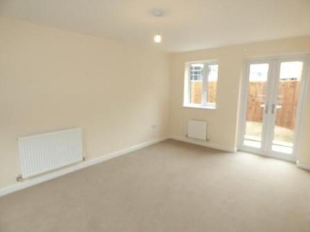 5 bedroom semi detached house to rent