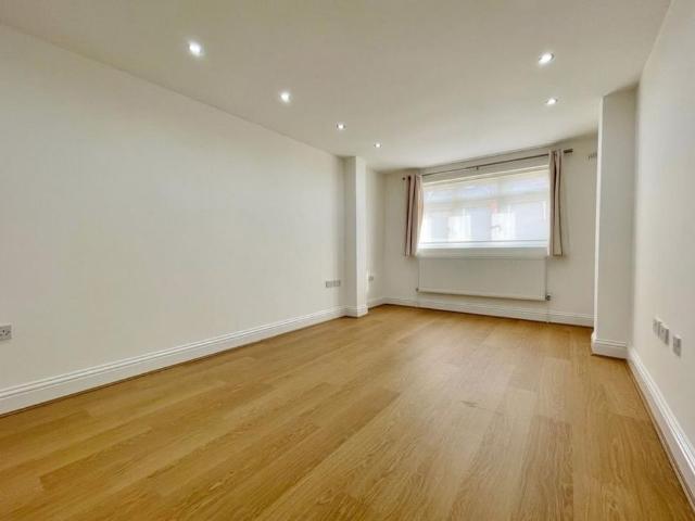 5 bedroom semi detached house to rent