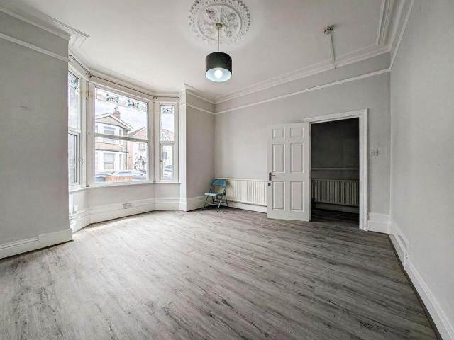 5 bedroom semi detached house to rent