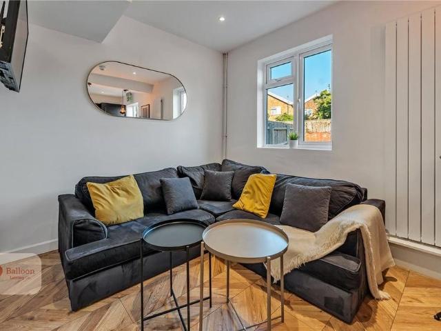 5 bedroom semi detached house to rent