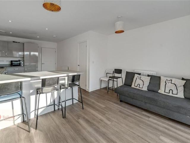 5 bedroom semi detached house to rent