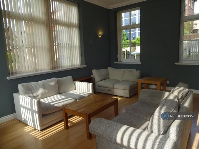 5 bedroom semi detached house to rent
