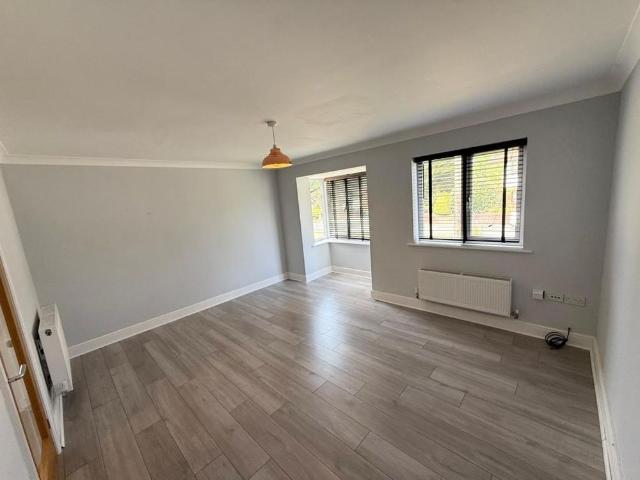 4 bedroom semi detached house to rent