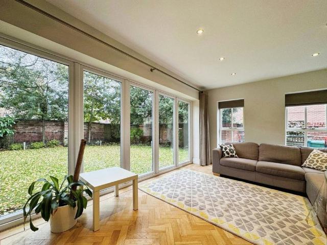5 bedroom semi detached house to rent