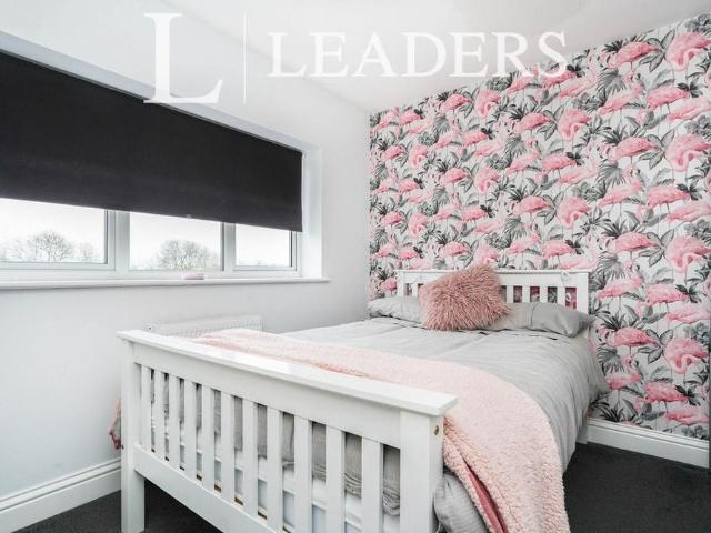 5 bedroom semi detached house to rent
