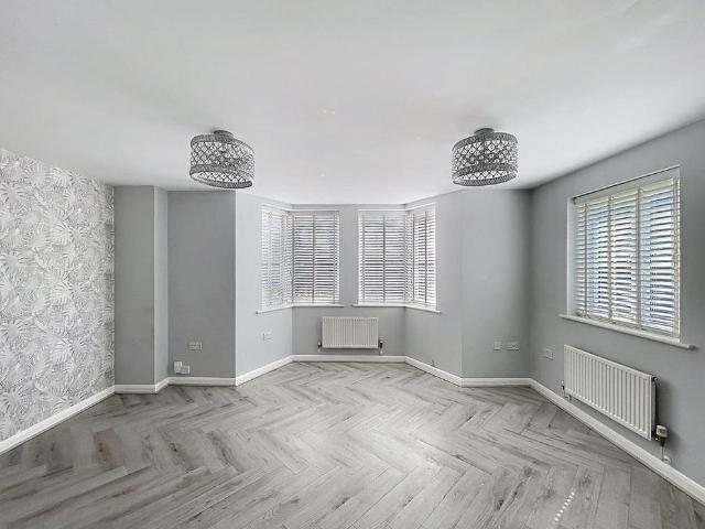 5 bedroom semi detached house to rent