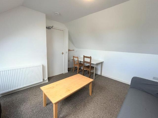5 bedroom semi detached house to rent